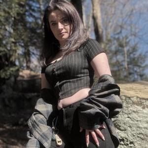 Meet your Posher, Hayley